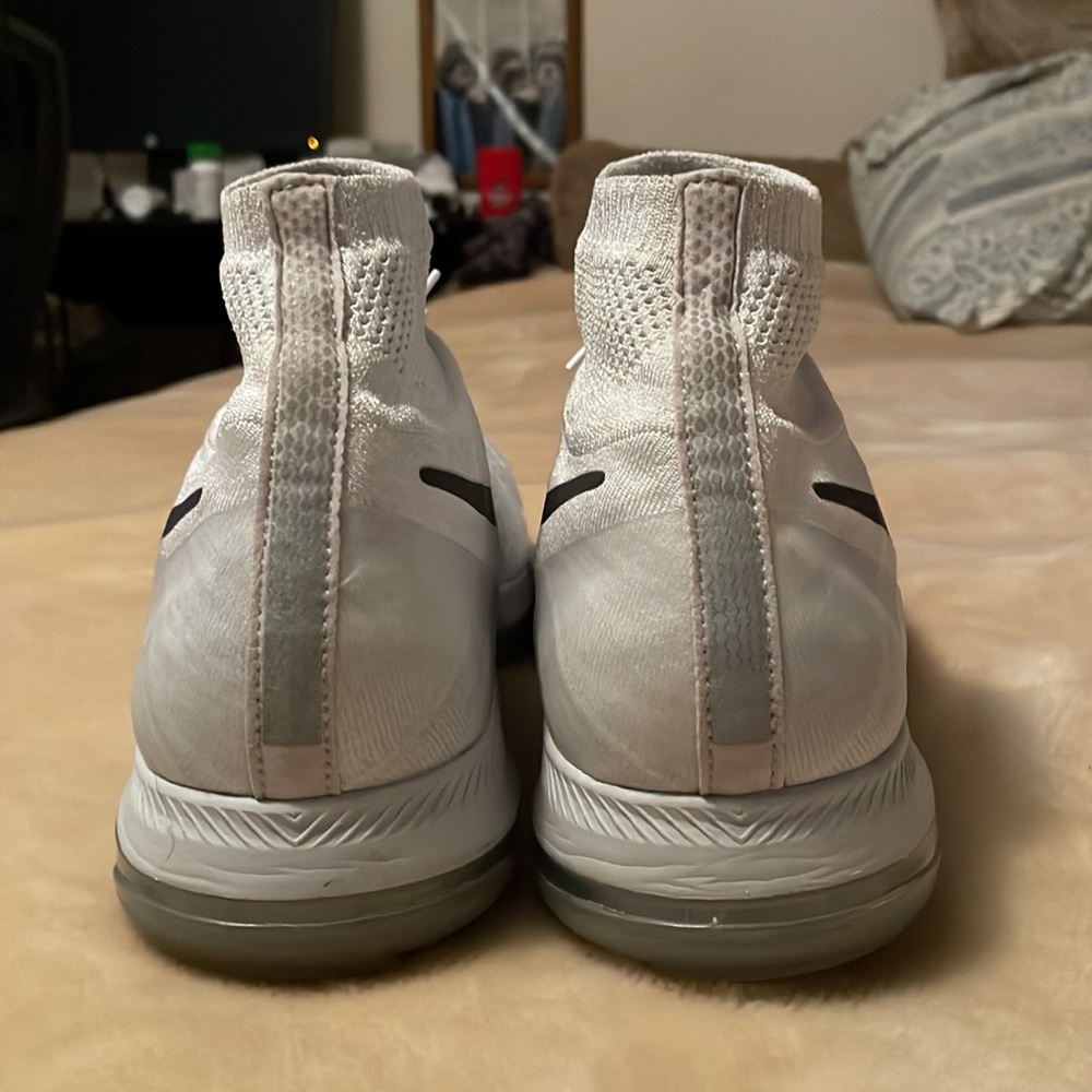 Nike - Picture 4 of 6
